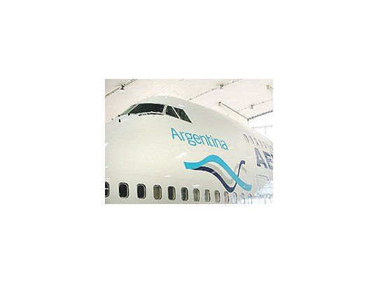Aerolíneas pinta aviones
