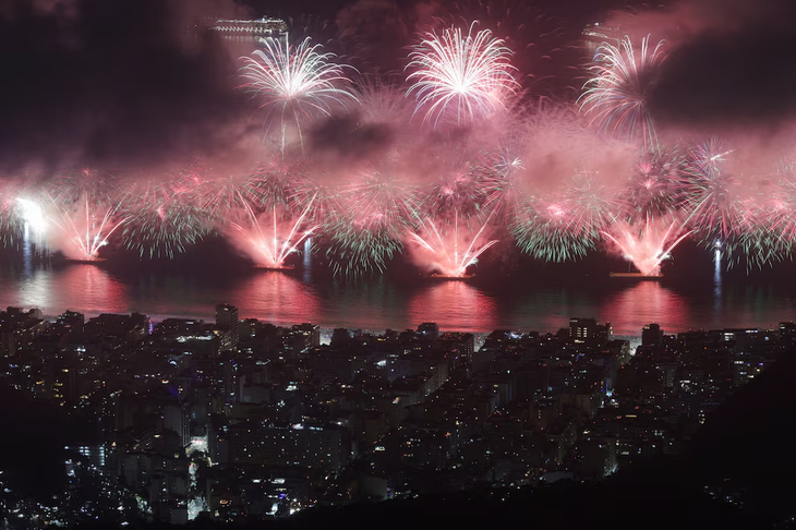 Este año, la ciudad desplegará un show de fuegos artificiales de 12 minutos. Este año, la ciudad desplegará un show de fuegos artificiales de 12 minutos.