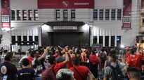 Los hinchas de Independiente se manifestaron en la sede de Avellaneda.