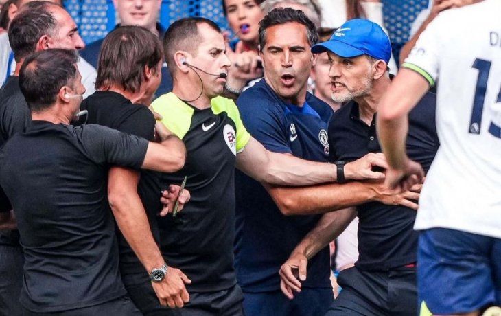 Así terminaron. Tuchel y Conte protagonizaron una fuerte discusión al término del clásico Tottenham-Chelsea.