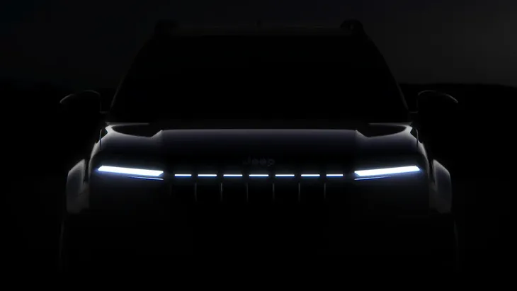 El Avenger, que será lanzado en la Argentina en agosto, no solo apuesta a lo estético, sino también a la funcionalidad. Presenta pasos de rueda con diseño trapezoidal, paragolpes robustos y una configuración que mejora los ángulos de ataque y salida, además de ofrecer una buena altura libre al suelo, características clave para un uso versátil. El Avenger, que será lanzado en la Argentina en agosto, no solo apuesta a lo estético, sino también a la funcionalidad. Presenta pasos de rueda con diseño trapezoidal, paragolpes robustos y una configuración que mejora los ángulos de ataque y salida, además de ofrecer una buena altura libre al suelo, características clave para un uso versátil.