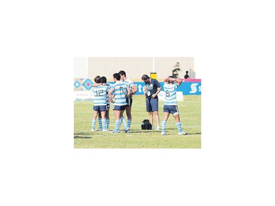 La decepción de los jugadores argentinos tras caer ante Canadá en la final de los Juegos Panamericanos.