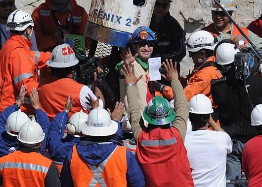 Carlos Barrios desafió a la superstición y fue el minero número 13 en salir