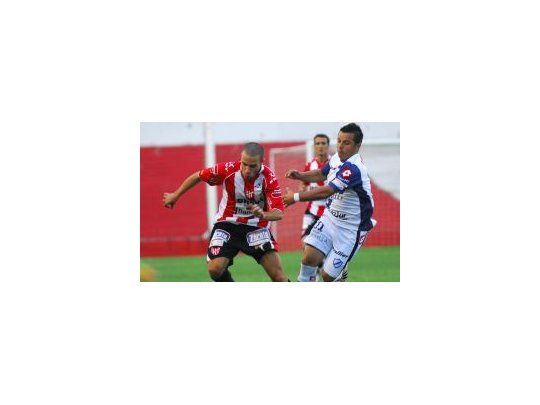 Puntero. Los dirigidos por Darío Franco ganaron en Córdoba y quedaron como líderes de la B Nacional hasta la reanudación, el 4 de febrero de 2012.
