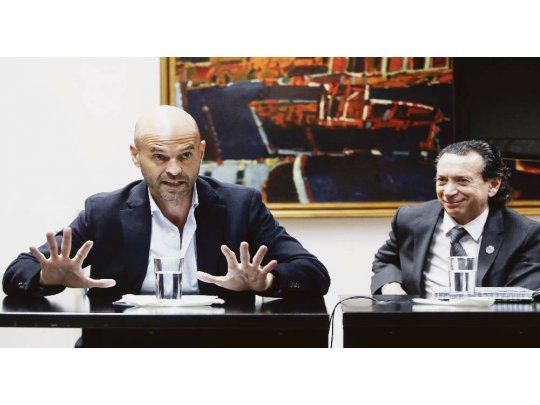 policía malo, policía bueno. Dietrich y Sica encabezarán esta tarde una reunión con la mesa chica de la CATT. El equipo es la cabal muestra de la estrategia oficial diferenciada para gremios aliados y confrontativos.