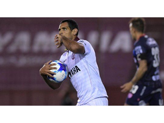 Los goles de Sand hacen subir a Lanús y pensar en dos frentes