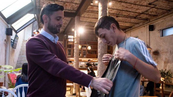 Martín Moschioni junto a Lucas González.