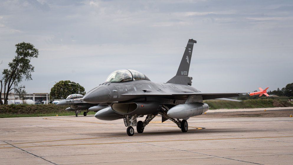 Tras sobrevolar CABA, los F-16 tuvieron su presentación oficial en Córdoba.
