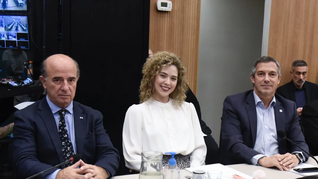 Beltran Benedit, Lourdes Arrieta y Guillermo Montenegro, tres de los seis diputados libertarios que visitaron a represores en la cárcel de Ezeiza.