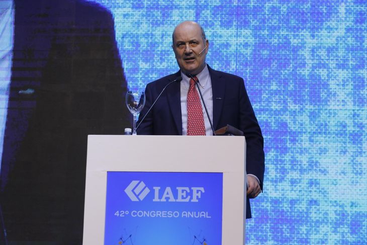 Motosierra y baja de impuestos: las promesas de Sturzenegger de cara a empresarios en el Congreso del IAEF. Motosierra y baja de impuestos: las promesas de Sturzenegger de cara a empresarios en el Congreso del IAEF.