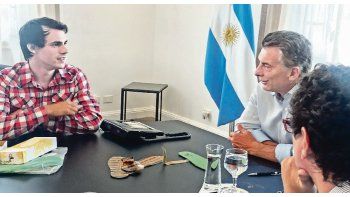 ámbito.com | Olivos. Mauricio Macri ayer, en la quinta presidencial, junto a Facundo Noya, un joven ingeniero biomédico que creó un dispositivo que ayuda a mejorar la calidad de vida de los pacientes con diabetes.