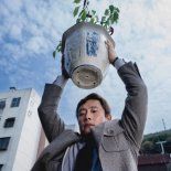 La película esta protagonizada por Lee Byung-hun. La película esta protagonizada por Lee Byung-hun.