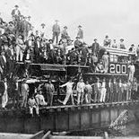 Se concluye la conexión ferrocarrilera entre la Ciudad de México y Guadalajara en 1888. Se concluye la conexión ferrocarrilera entre la Ciudad de México y Guadalajara en 1888.