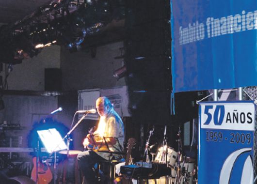 Don Vilanova (ex Botafogo) abrió el show con una clase magistral de blues.