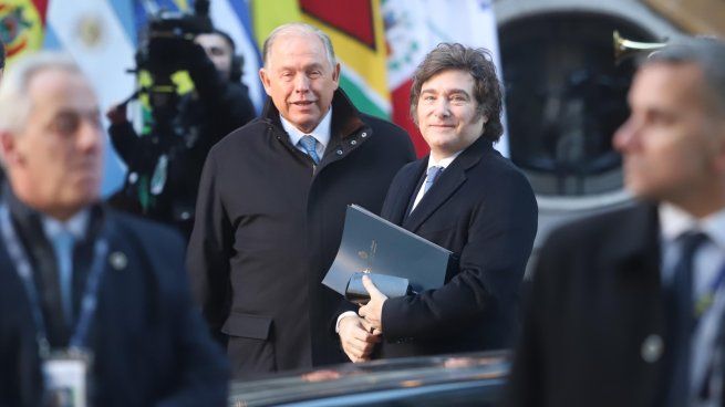 Werthein y Milei, durante la Cumbre del Mercosur.
