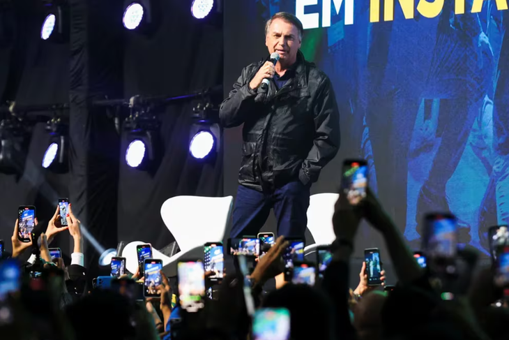 Brazilian justice took the passport to former president Jair Bolsonaro. Brazilian justice took the passport to former president Jair Bolsonaro.