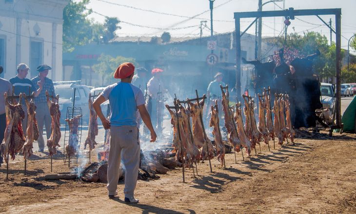 El Sábado 8 se realizará la tradicional Fiesta del Cantón, que tiene lugar todos los años comenzando con un acto protocolar con las autoridades locales. El Sábado 8 se realizará la tradicional Fiesta del Cantón, que tiene lugar todos los años comenzando con un acto protocolar con las autoridades locales.