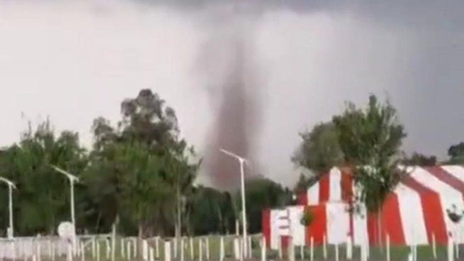 Sorpresa en Córdoba por el paso de un tornado a Marcos Juárez.