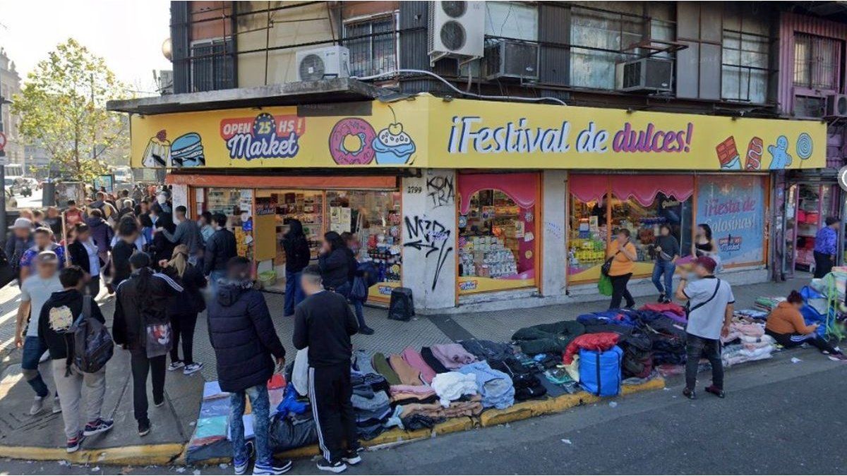Police operation in Once: almost 200 raids were carried out on mantero warehouses