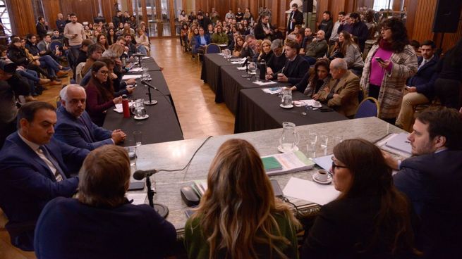 El ministro de Justicia, Gabino Tabia, durante su exposición en la comisión de Asuntos Constitucionales y de Seguridad. 