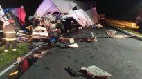 Tragedia en Córdoba: dos camioneros murieron en choque frontal.