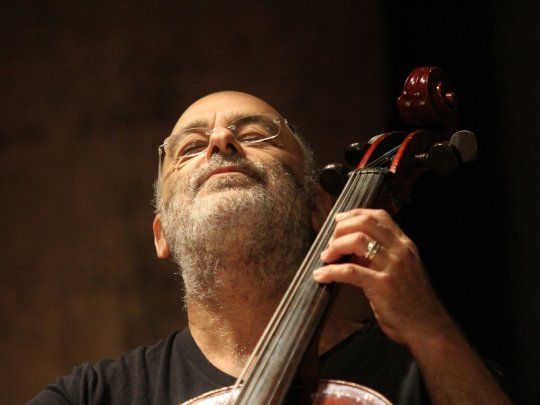 Jaques Morelenbaum presenta su disco Flor do Milênio.