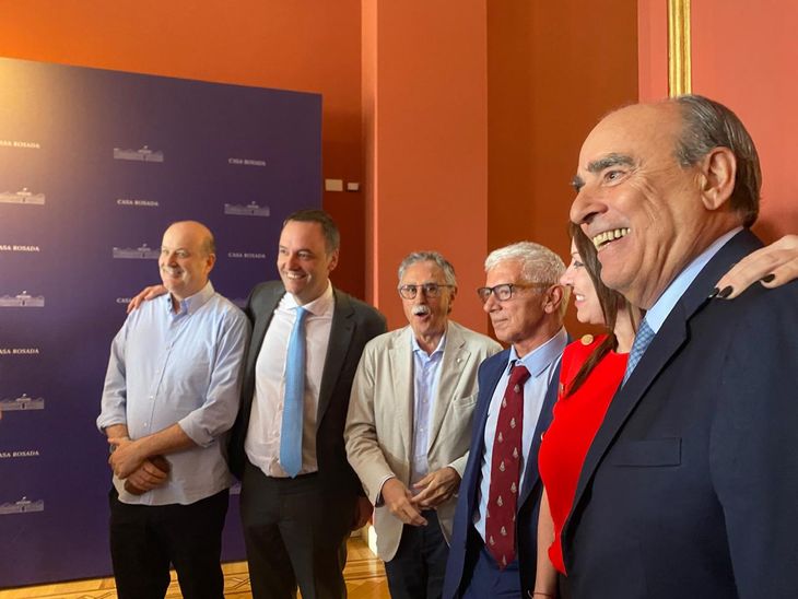 Los ministros compartieron un brindis en Casa Rosada este lunes. Los ministros compartieron un brindis en Casa Rosada este lunes.