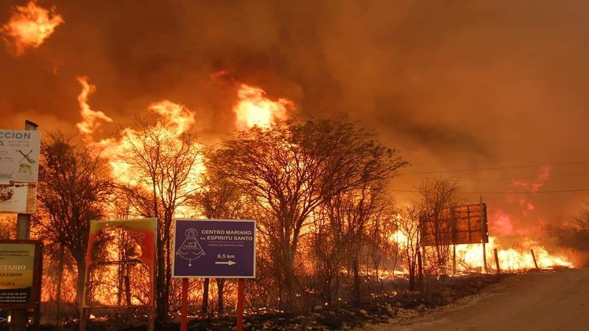 Incendios En Cordoba Casi 400 Bomberos Trabajan Para Combatir El Fuego