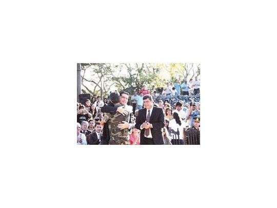En Chaco, elgobernadorJorgeCapitanichpresidió elacto centralen la Isla delCerrito. Allíinstó adefender lasoberanía.