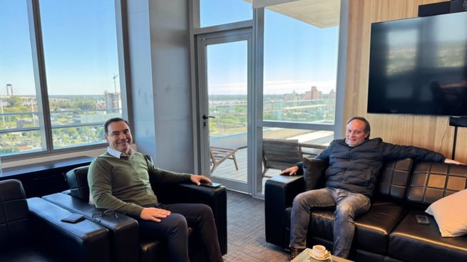 Gustavo Valdés junto a Camau Espínola.