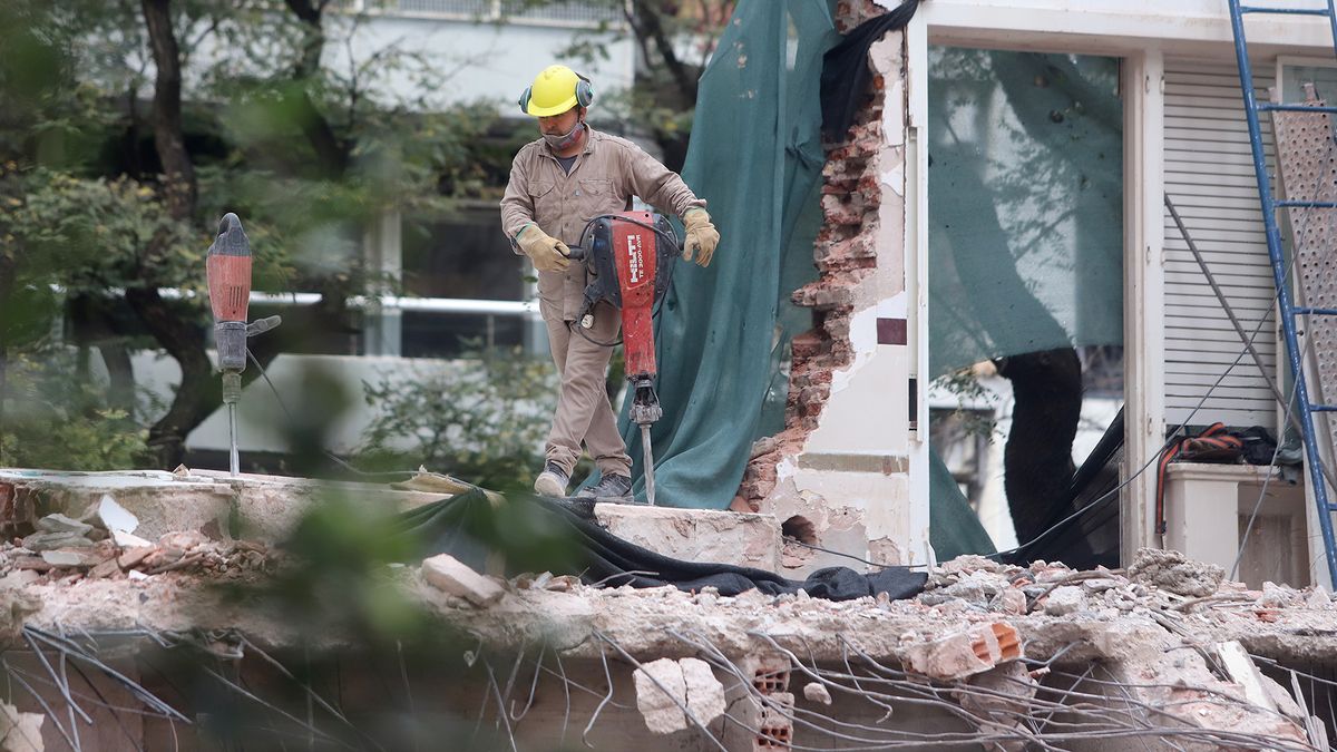 Construction cost accelerated to almost 4%;  wholesale prices remained below 3%