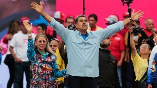 “Hemos enfrentado la peor agresión de la historia, y hoy el pueblo está de pie, está victorioso y listo para la gran victoria del próximo domingo”, expresó el candidato a presidente frente a la multitud.