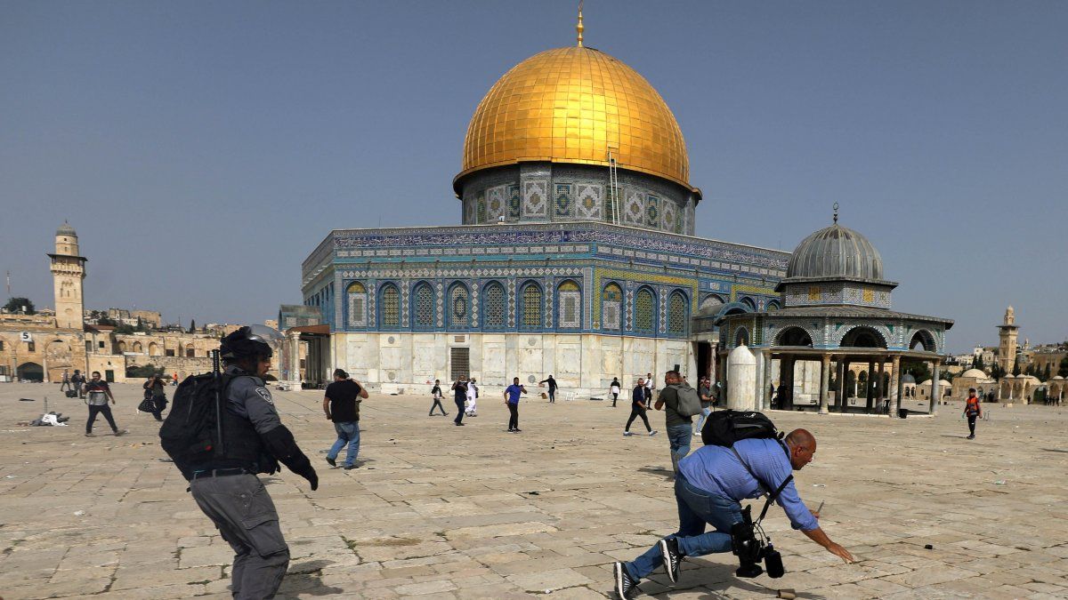 Clashes in a mosque in Israel: 350 people were detained