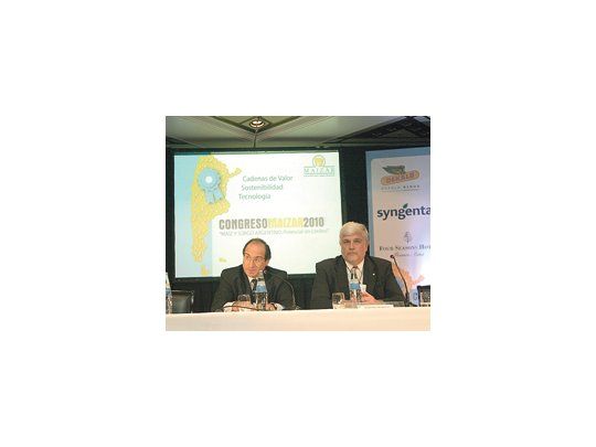El secretario de Agricultura, Lorenzo Basso; y el vicepresidente de MAIZAR, Alberto Morelli, participaron de la apertura del congreso, ayer, en el hotel Four Seasons.