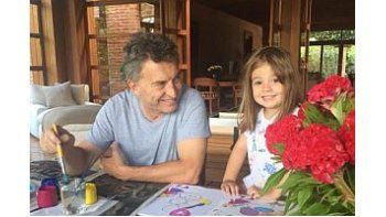 Macri publicó un tuit junto a una foto con su pequeña hija.