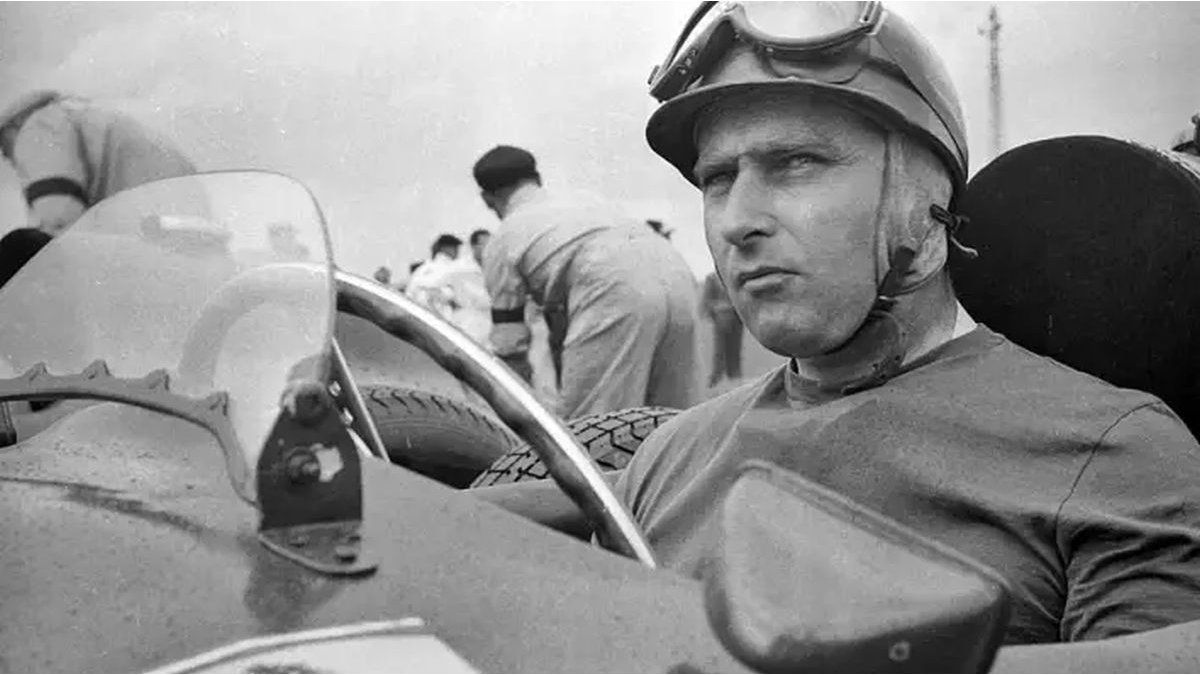 Juan Manuel Fangio was chosen as one of the 5 best drivers in history by AI