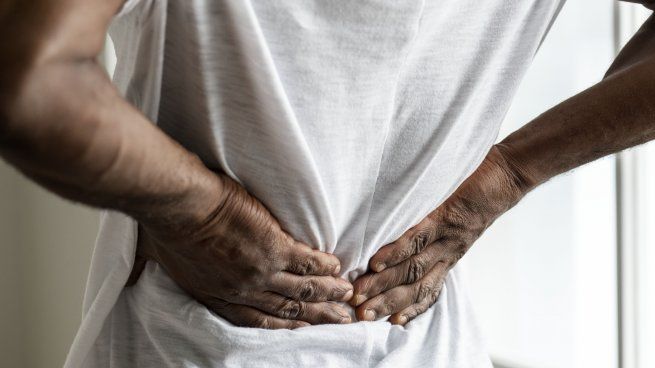 Las elevaciones laterales activan de manera más eficiente los músculos del trapecio.