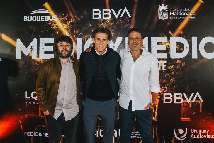 El exfutbolista de la Selección Uruguaya, Diego Forlán, estuvo presente en el evento de Medio y Medio. El exfutbolista de la Selección Uruguaya, Diego Forlán, estuvo presente en el evento de Medio y Medio.