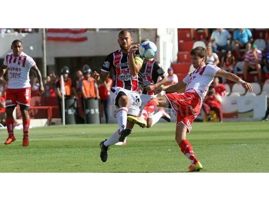 Chacarita rescató un punto en Santa Fe. (Foto Prensa Superliga).