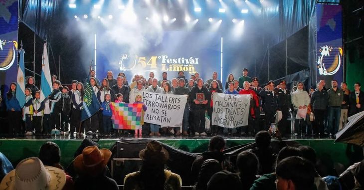 El reclamo por los Talleres de Tafí Viejo en la última edición del Festival del Limón, que reunió a 40.000 personas. El reclamo por los Talleres de Tafí Viejo en la última edición del Festival del Limón, que reunió a 40.000 personas.