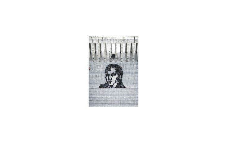 Belgrano, según Res, en «Próceres», el más paródico de los cuatro núcleos en que se divide la interesante muestra «Panteón de héroes, historias, próceres y otros en el arte contemporáneo».