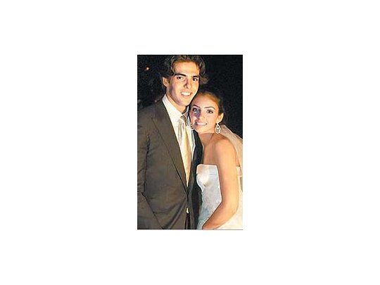 Kaká junto a su esposa