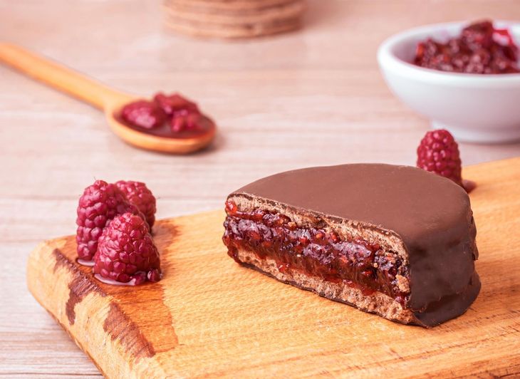 Alfajor raspberry. Alfajor raspberry.