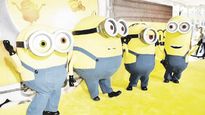 minions. Adolescentes producen disturbios con vestimenta formal.
