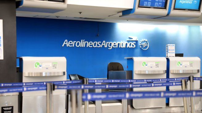 El Gobierno buscará avanzar en la privatización de Aerolíneas Argentinas mediante un decreto.