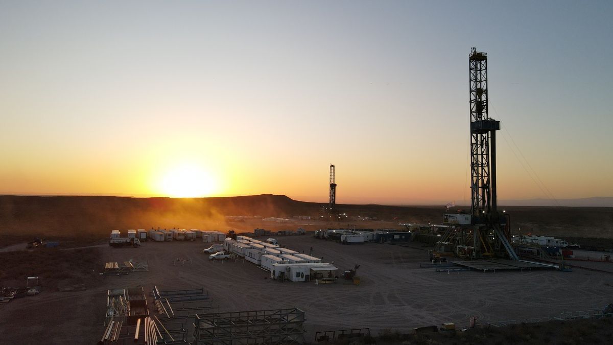 Oil prices plummet and are on track to drop more than 5% this week