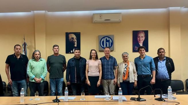 Dirigentes de la CGT junto a Verónica Nilsson.