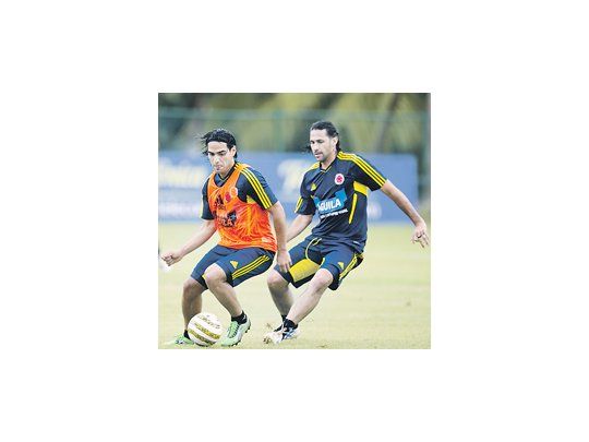 Radamel Falcao en el entrenamiento de Colombia, momentos antes de lesionarse. El delantero no estará ante Venezuela y Argentina.