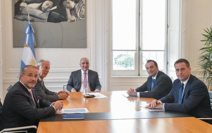 Juan Manzur recibió a directivos de Stellantis, quienes expresaron su deseo de aumentar la producción.