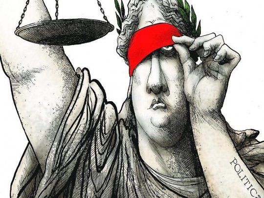 Lawfare:&nbsp;Un modo de guerra no convencional en el que la ley es usada como un medio para conseguir un objetivo militar.&nbsp;